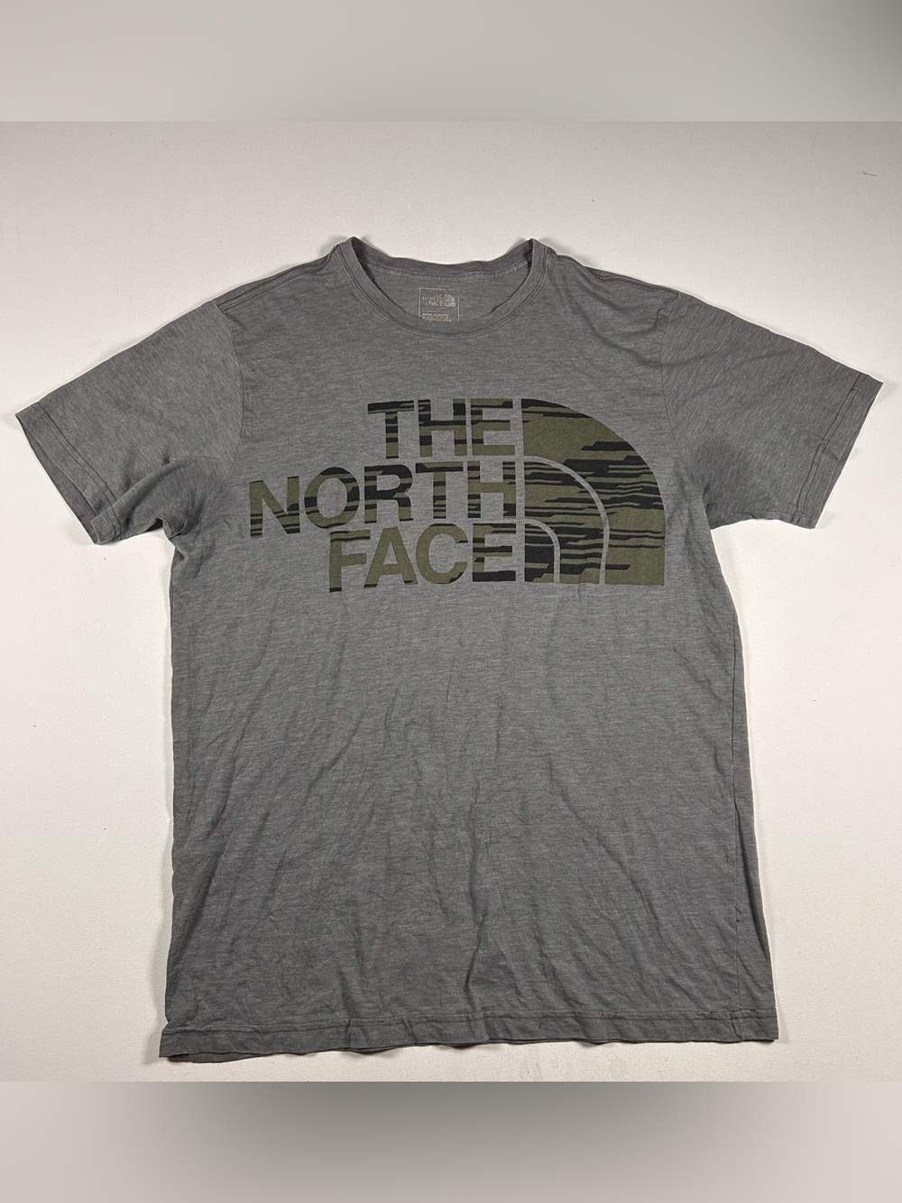 The North Face Men's Gray Camouflage Logo Graphic Crew Neck T-Shirt XL
